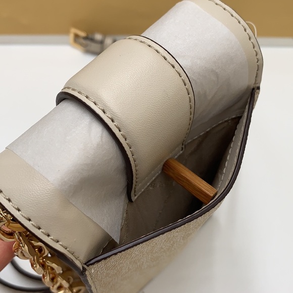 NWT MICHAEL KORS CARMEN SMALL NORTH SOUTH PHONE XBODY LIGHT SAND SIGNATU… - Picture 14 of 15